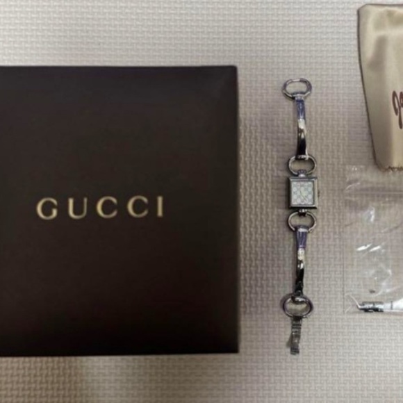 Vintage Gucci Watch Silver Mother of Pearl GG designer luxury watch - Picture 3 of 8